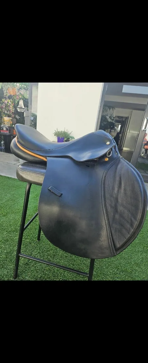 17 inch Berney GP Saddle, black - Image 1