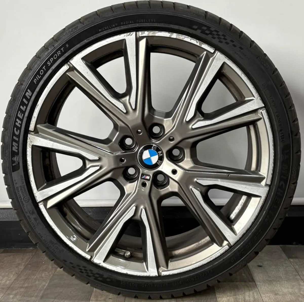 19" GENUINE BMW 557M 1 SERIES F40 Wheels & Tyres - Image 4