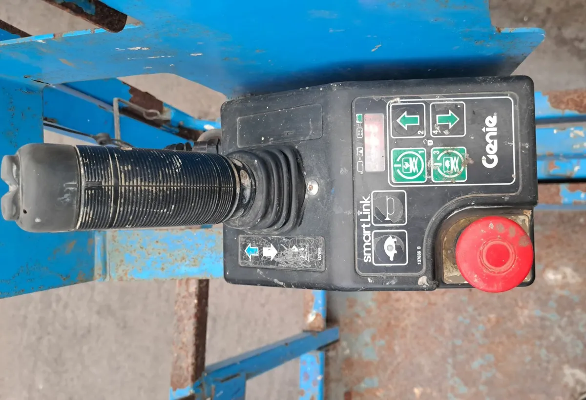 GENIE 32FT SCISSOR LIFT - Image 3