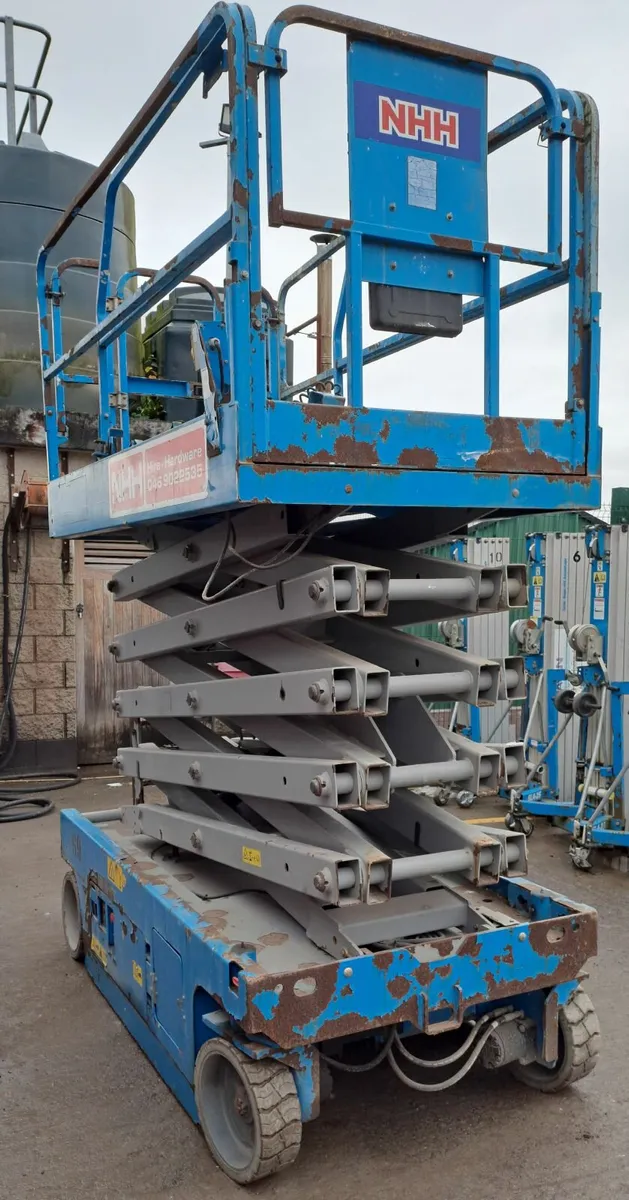 GENIE 32FT SCISSOR LIFT - Image 4