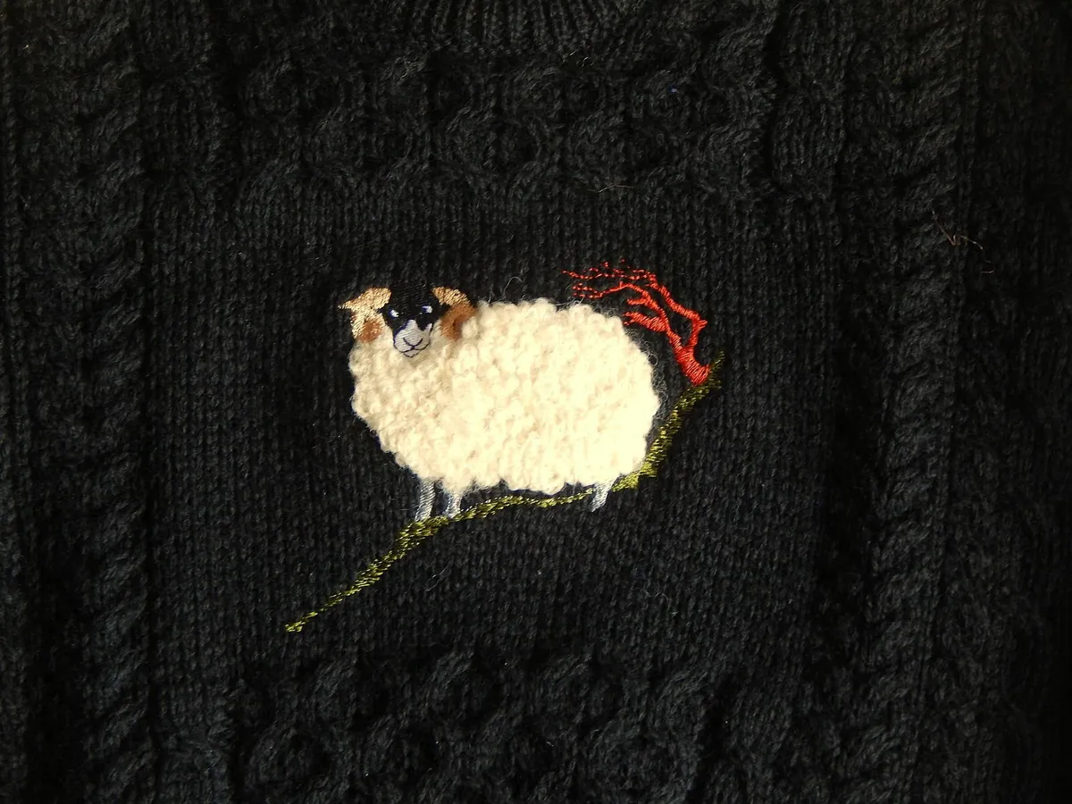 Gents Aran Carrig Donn Black Pure Wool Jumper, XL - Image 4