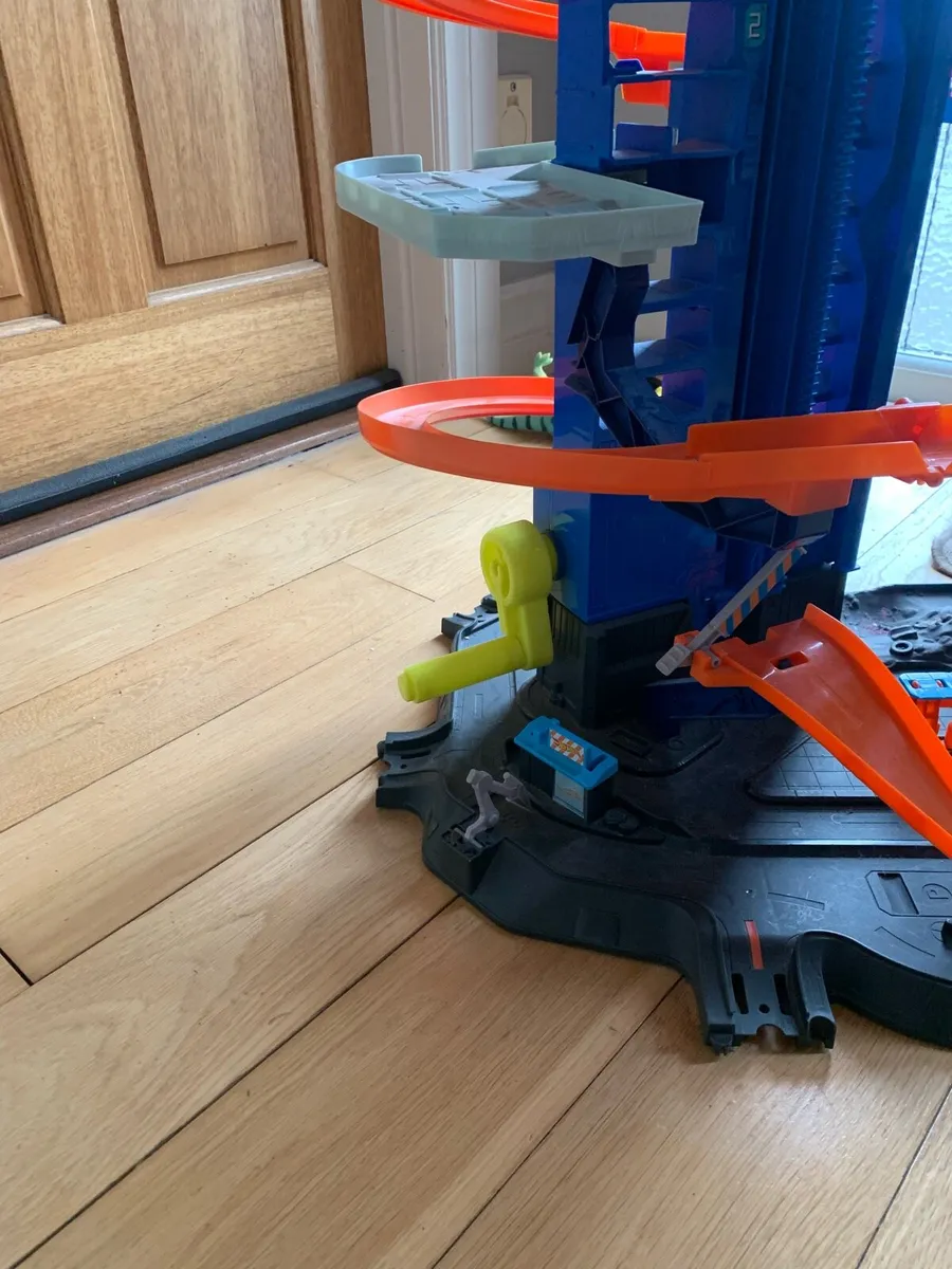 Hot Wheels City Ultimate Garage - Image 3