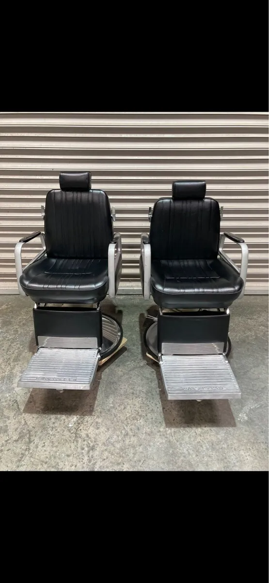 Belmont barber/optician/ chair - Image 1