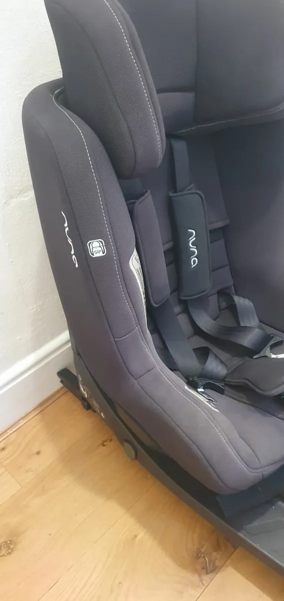 Nuna rebl plus rotating car seat - Image 2