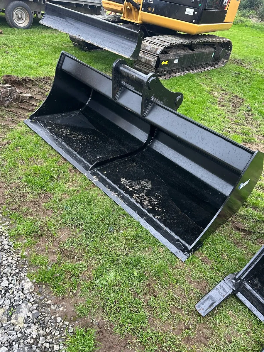 Unused Bison digger buckets for sale - Image 2