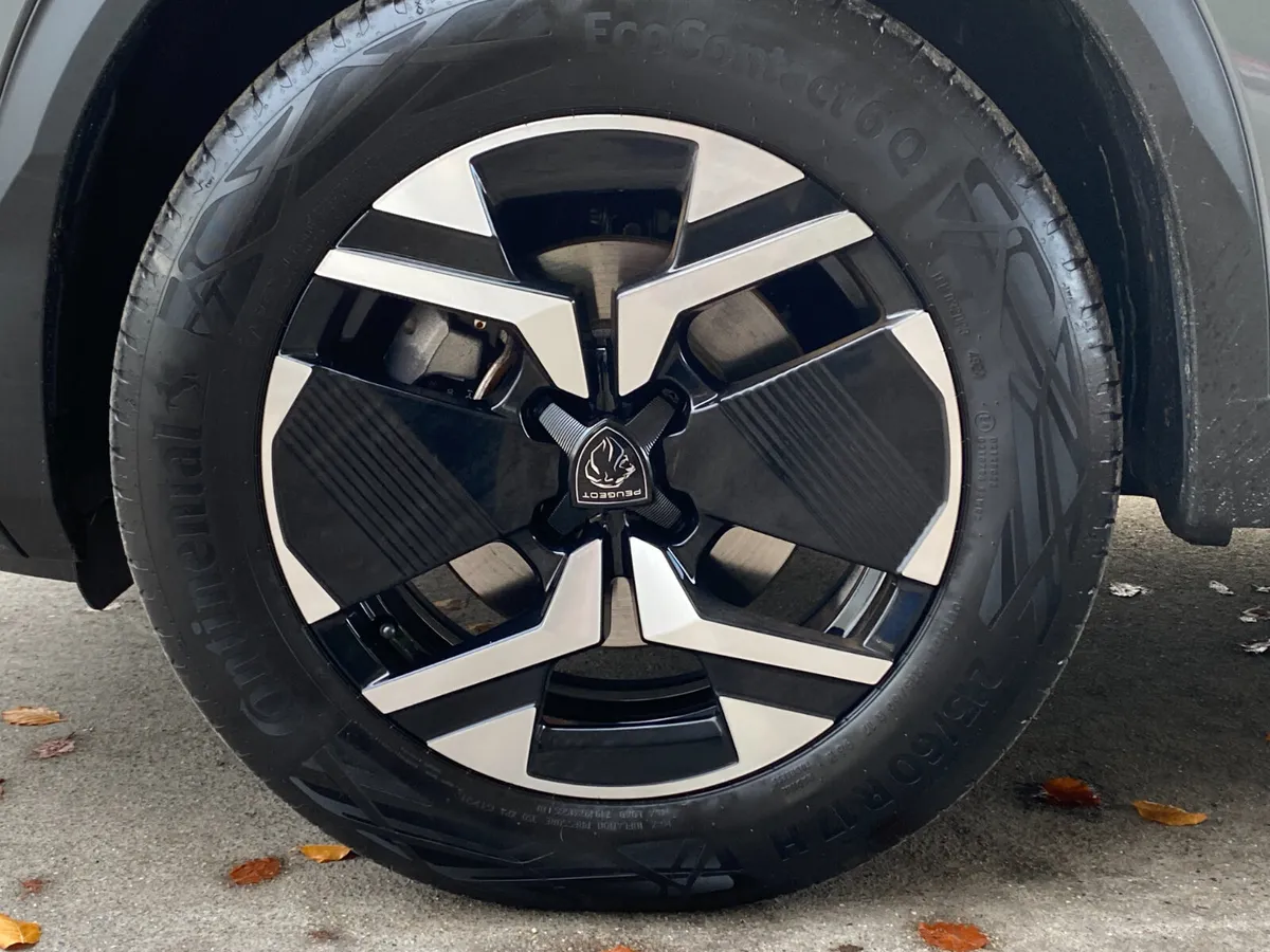 Peugeot 2008 1.2 Hybrid 145 e-DCS6 Allure - Image 4