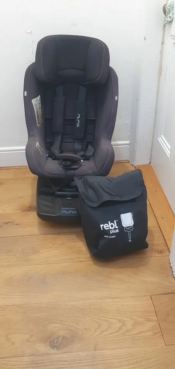 Nuna rebl plus rotating car seat - Image 1