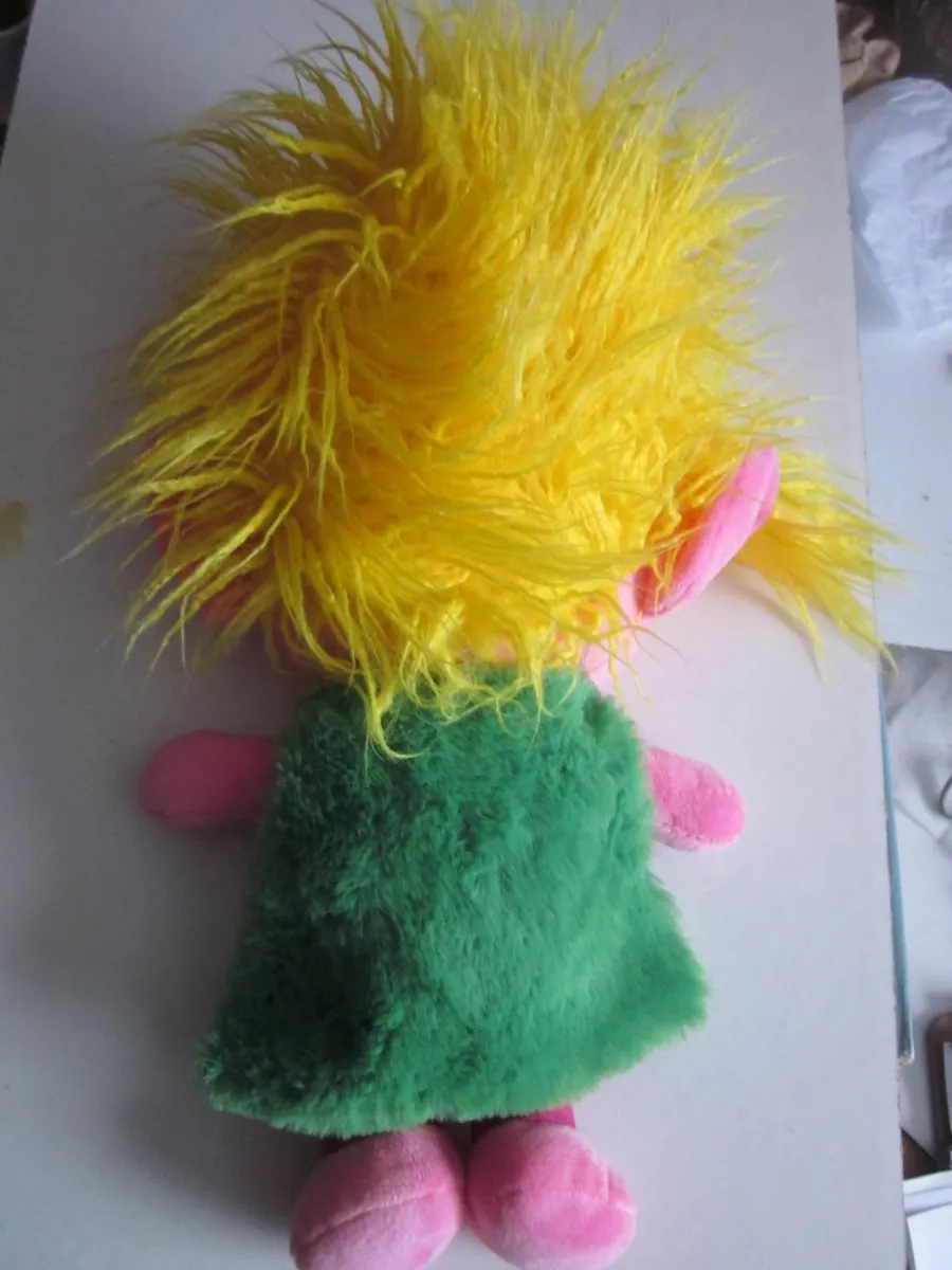 Trolls 3 Band Together Plush Viva Soft Toy - Image 3