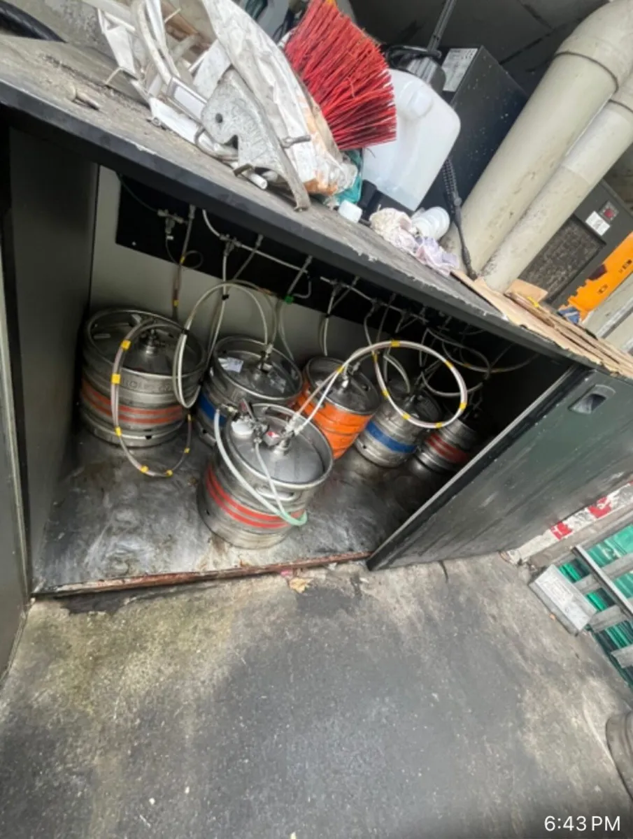 Home bar beer taps cold box cold room - Image 1