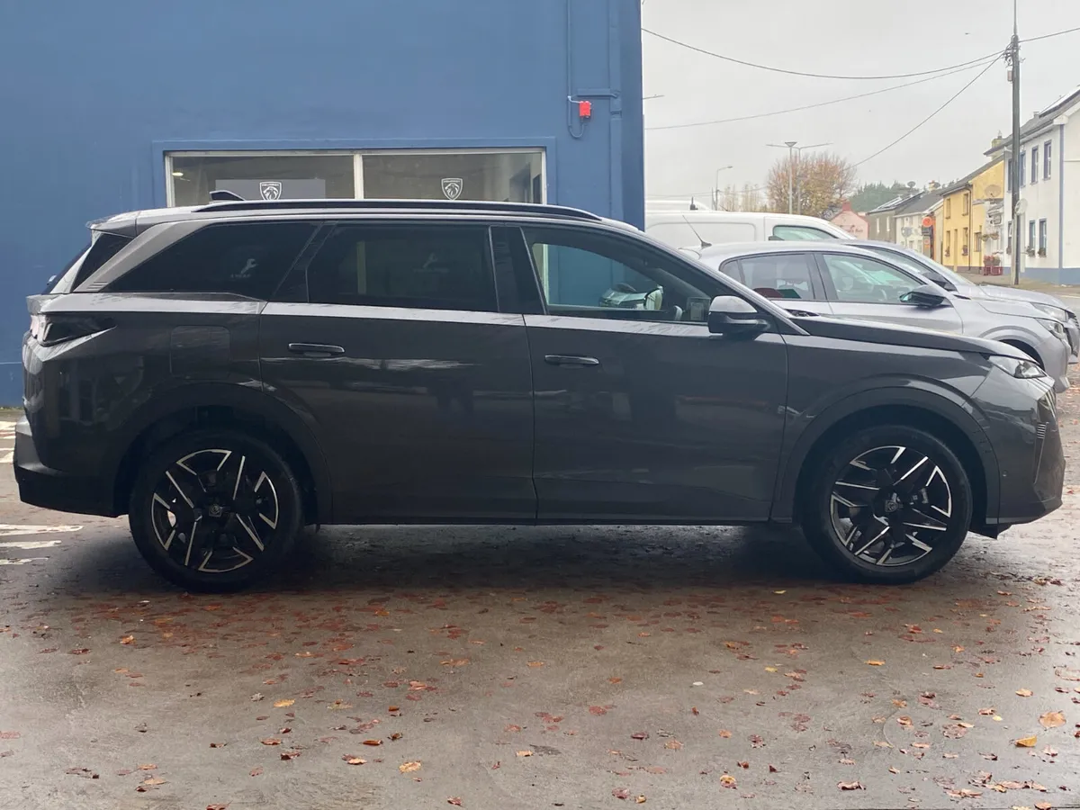Peugeot 5008 1.2 HYBRID 145bhp E-DCS6 Allure - Image 2