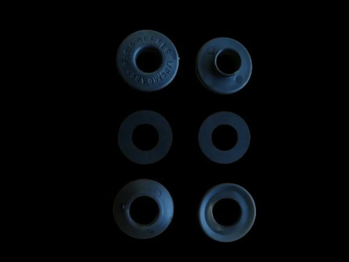 Black plastic eyelets  12mm - 10 pk - Image 1