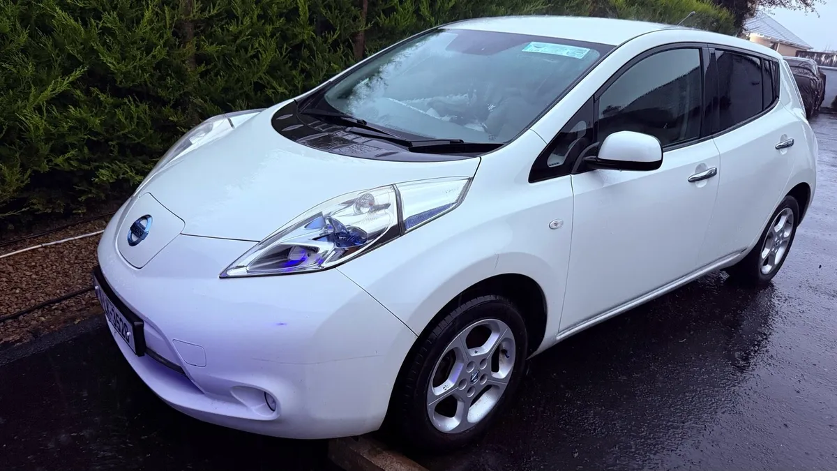 NISSAN LEAF 2011 *NCT 1/26* - Image 1