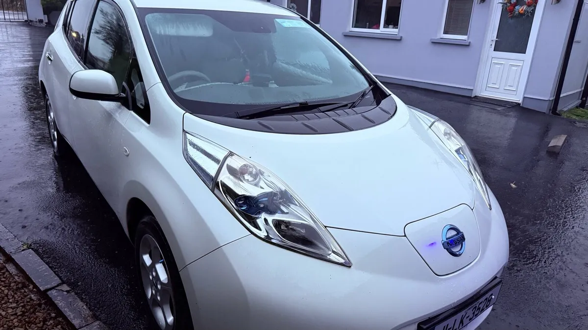 NISSAN LEAF 2011 *NCT 1/26* - Image 2