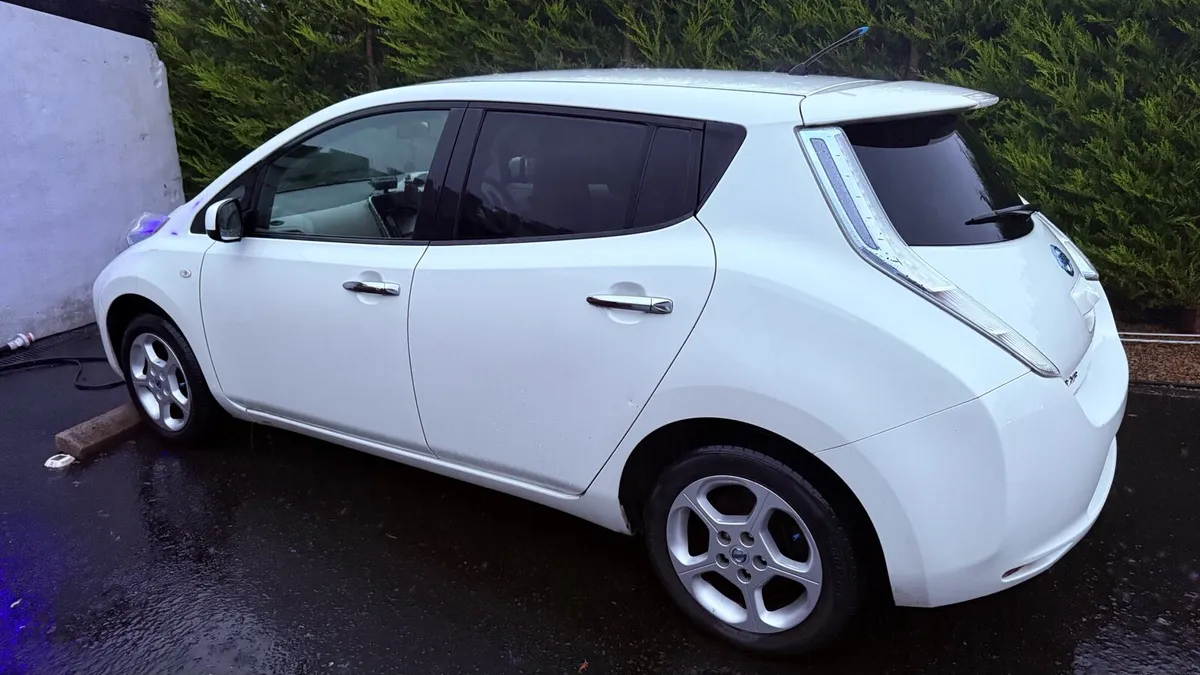 NISSAN LEAF 2011 *NCT 1/26* - Image 4