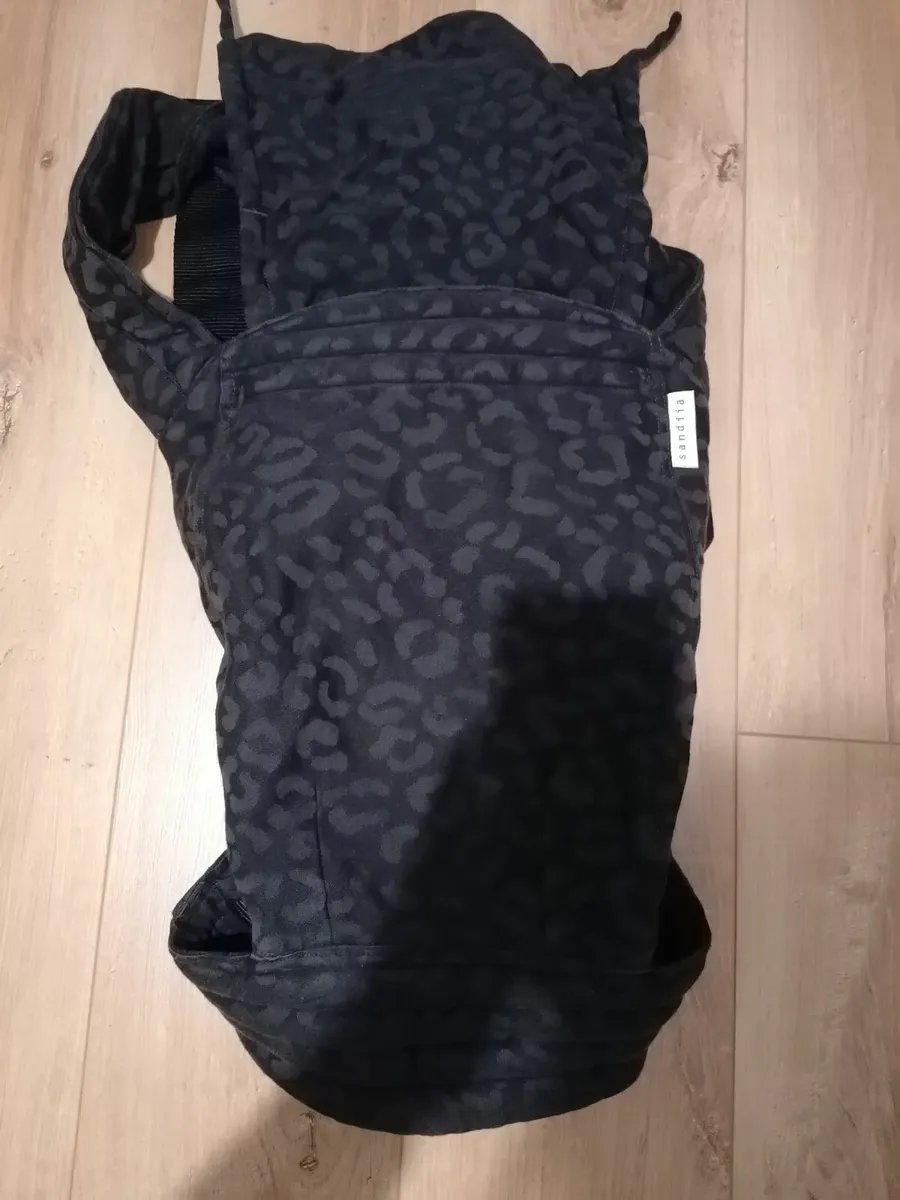 Sandiia baby carrier - Image 1