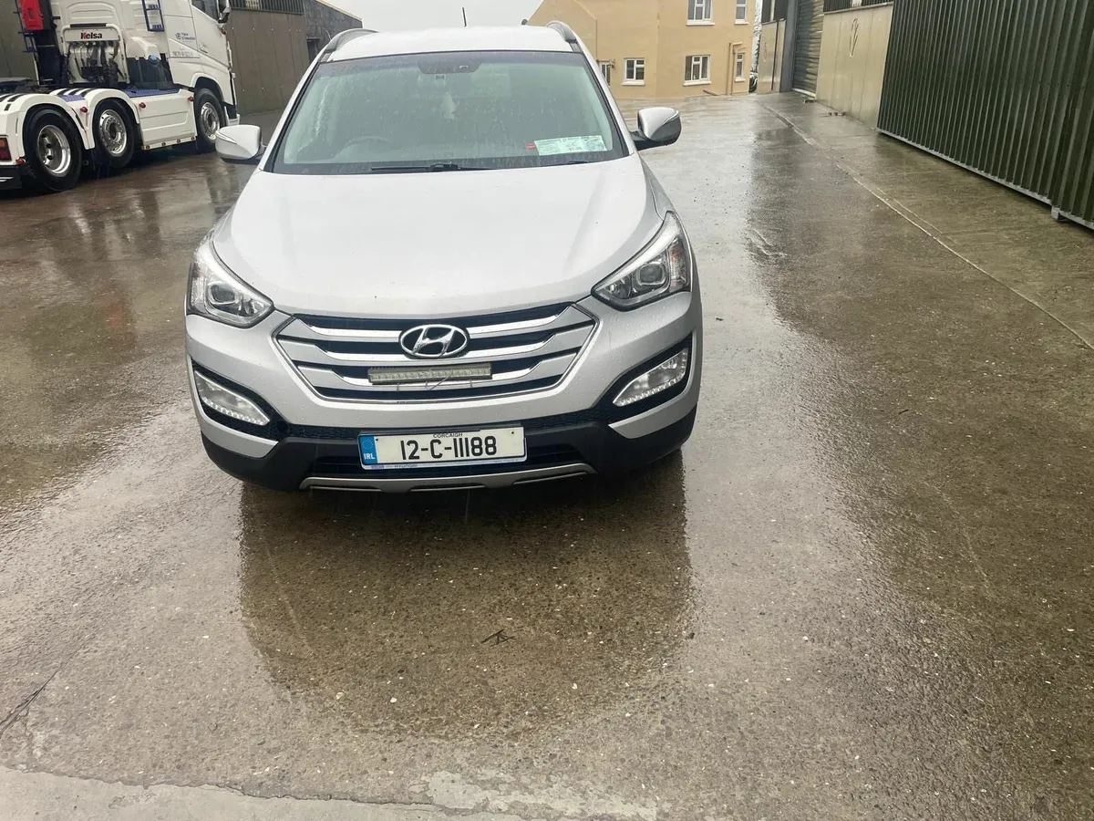 Hyundai Santa Fe 2012 - Image 1