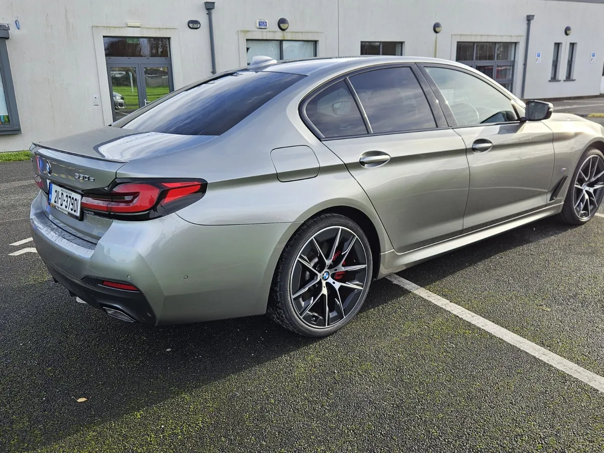 BMW 5-Series 530e M-SPORT XDRIVE LOW KMS HUGE SPEC - Image 3