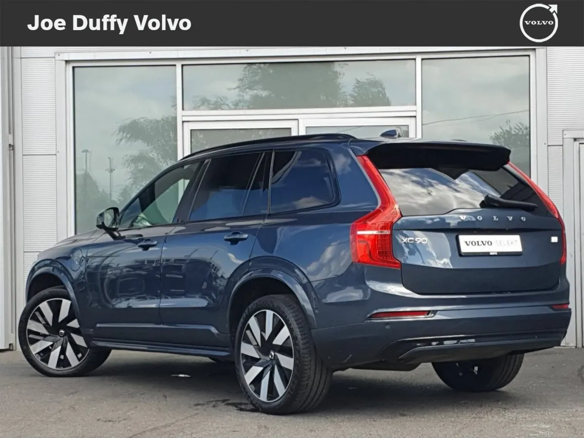 Volvo XC90 Plus Dark T8 PHEV - Image 3