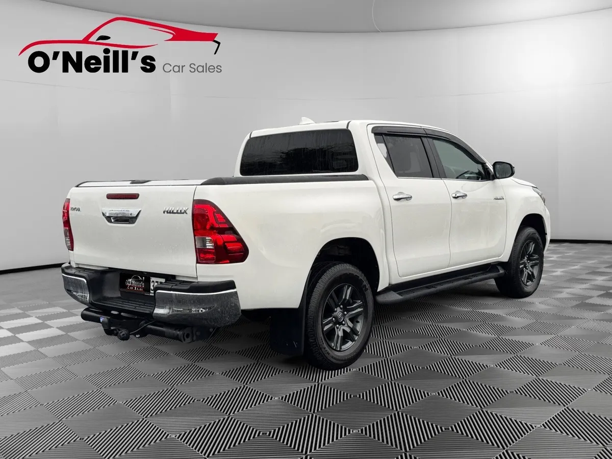 Toyota Hilux 2023 *NO VAT* 2.4 SR5 DOUBLE CAB #307 - Image 3