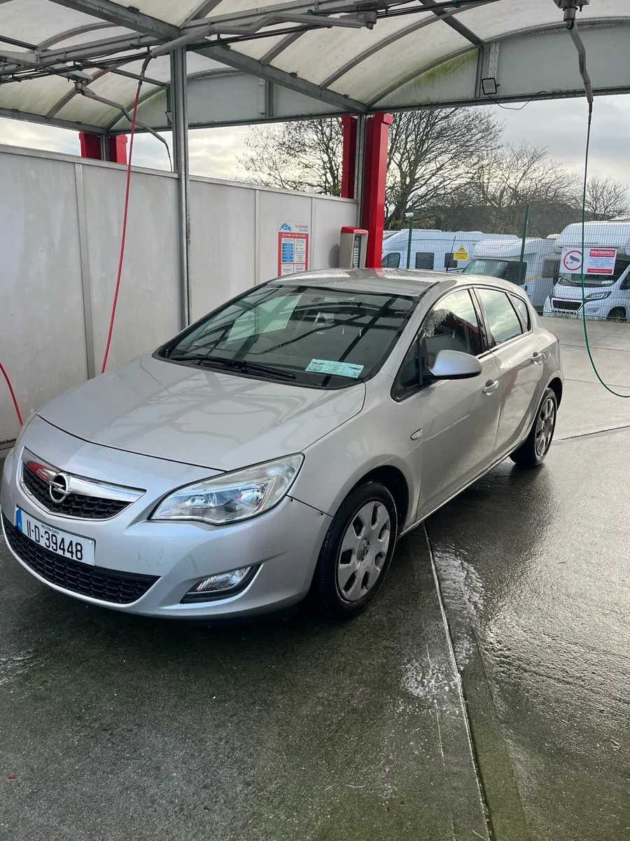 2011 opel Astra - Image 1