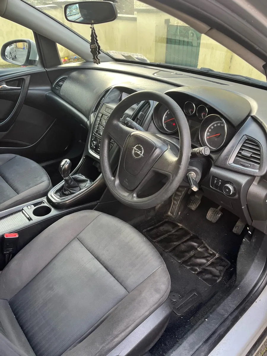 2011 opel Astra - Image 3