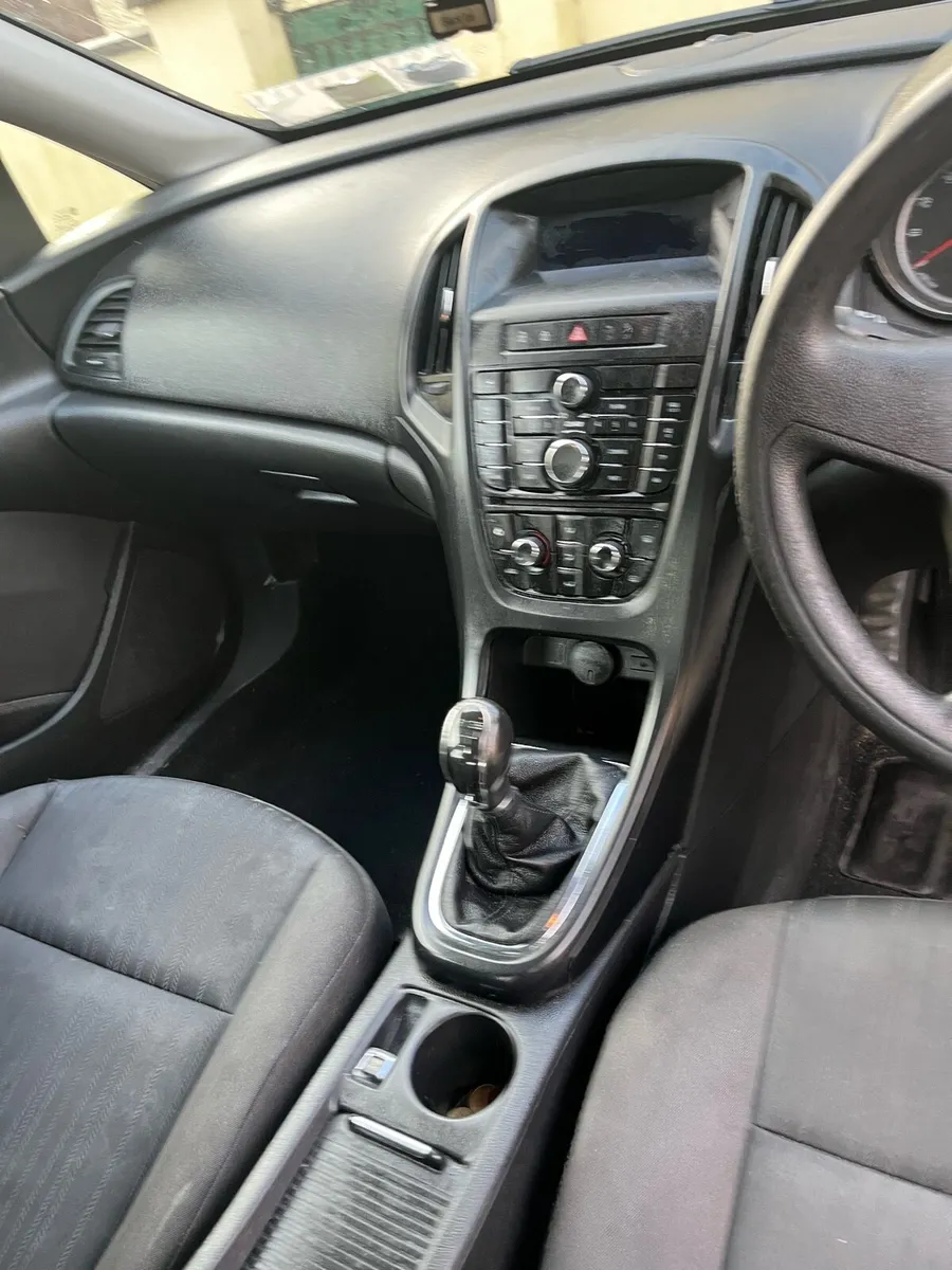 2011 opel Astra - Image 4