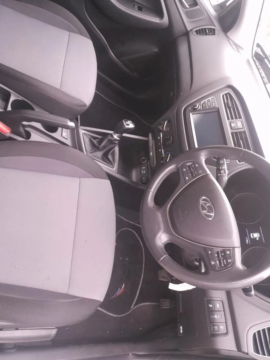 Hyundai i20 1.0 tgdi    se  model 2018 - Image 3