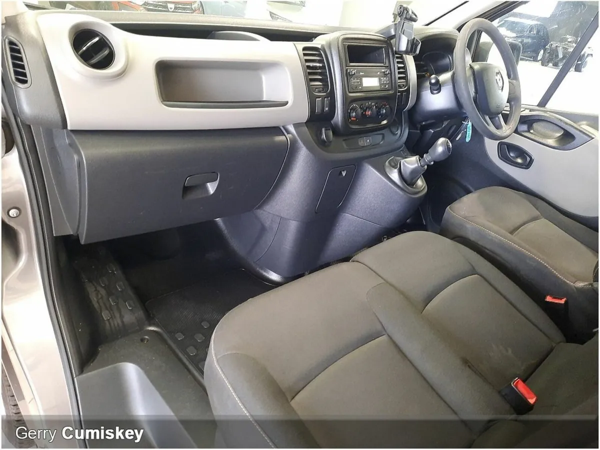 Renault Trafic Business Plus SWB - Image 2