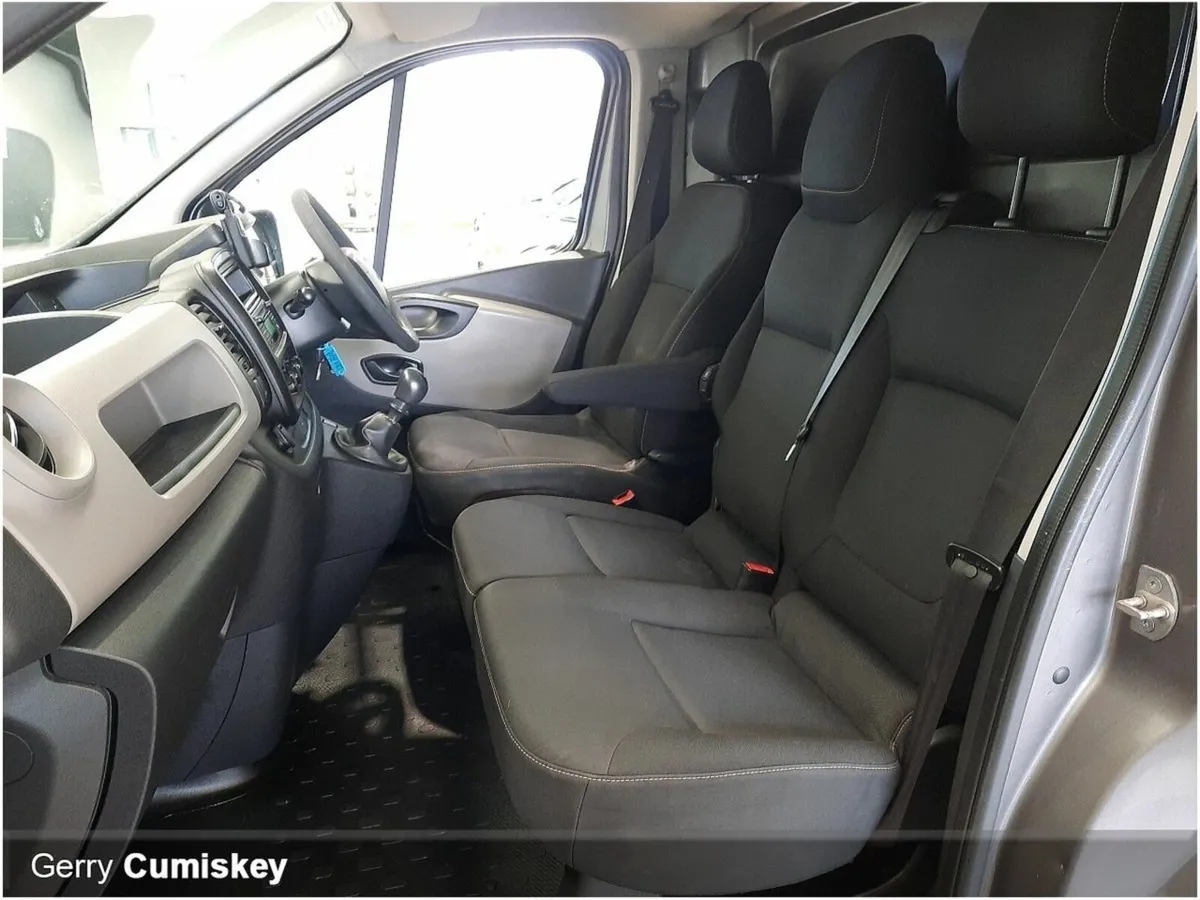 Renault Trafic Business Plus SWB - Image 4