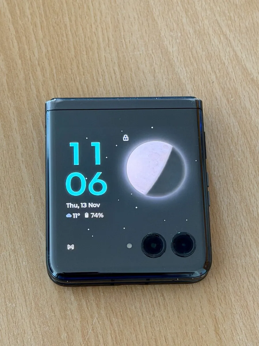 Motorola RAZR 40 Ultra Black - Image 1