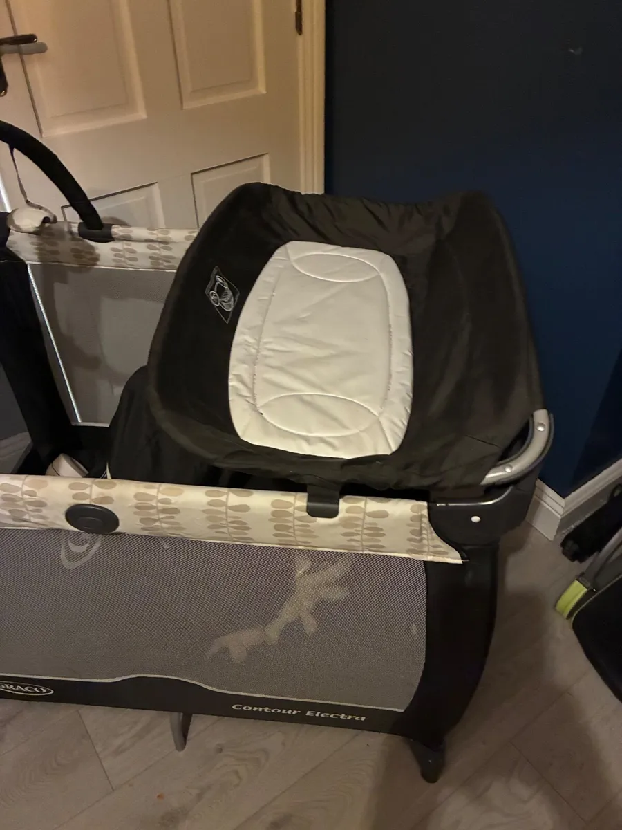 Graco travel cot - Image 2