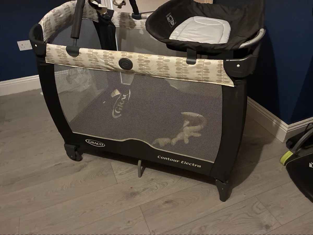 Graco travel cot - Image 3