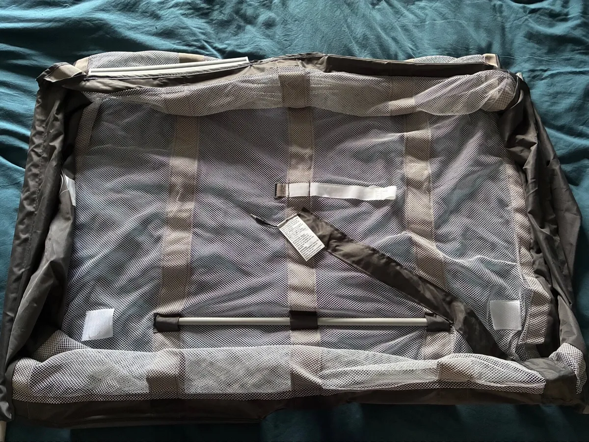 Graco travel cot - Image 4