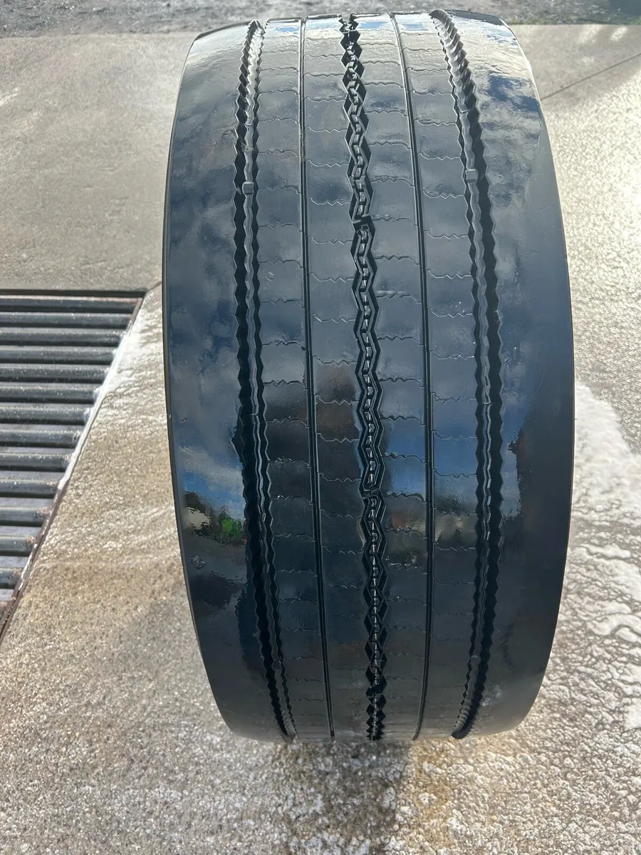 385/55R22.5 Bridgestone steers on rims - Image 2