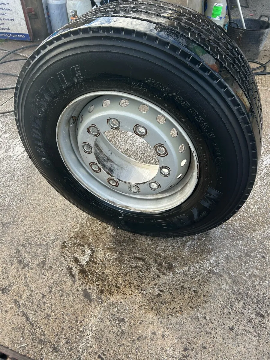 385/55R22.5 Bridgestone steers on rims - Image 4