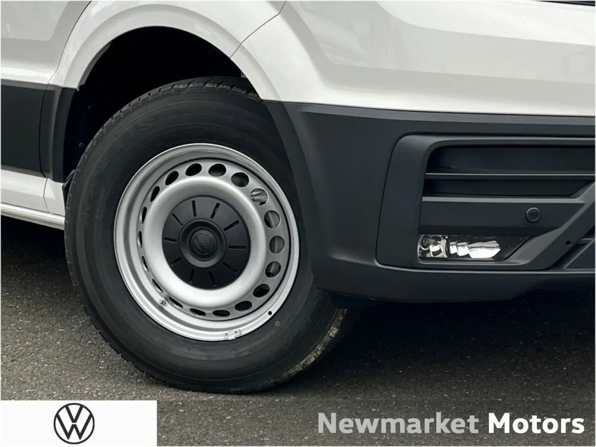 Volkswagen Crafter 30 TRENDLINE MEDIUM WHEEL BASE - Image 2