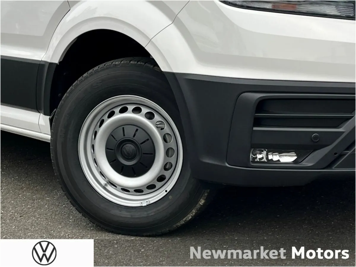 Volkswagen Crafter 30 TRENDLINE MEDIUM WHEEL BASE - Image 2