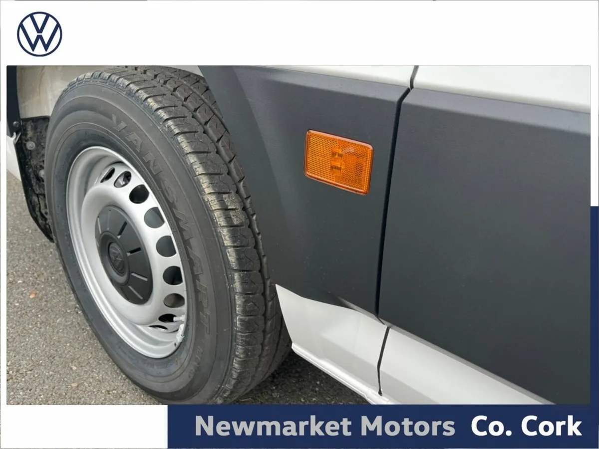 Volkswagen Crafter 30 TRENDLINE MEDIUM WHEEL BASE - Image 3