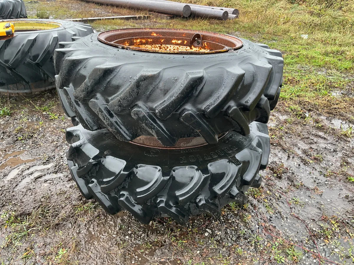 Pair Of 11.2 R24 Dual Tyres For Auction - Image 4
