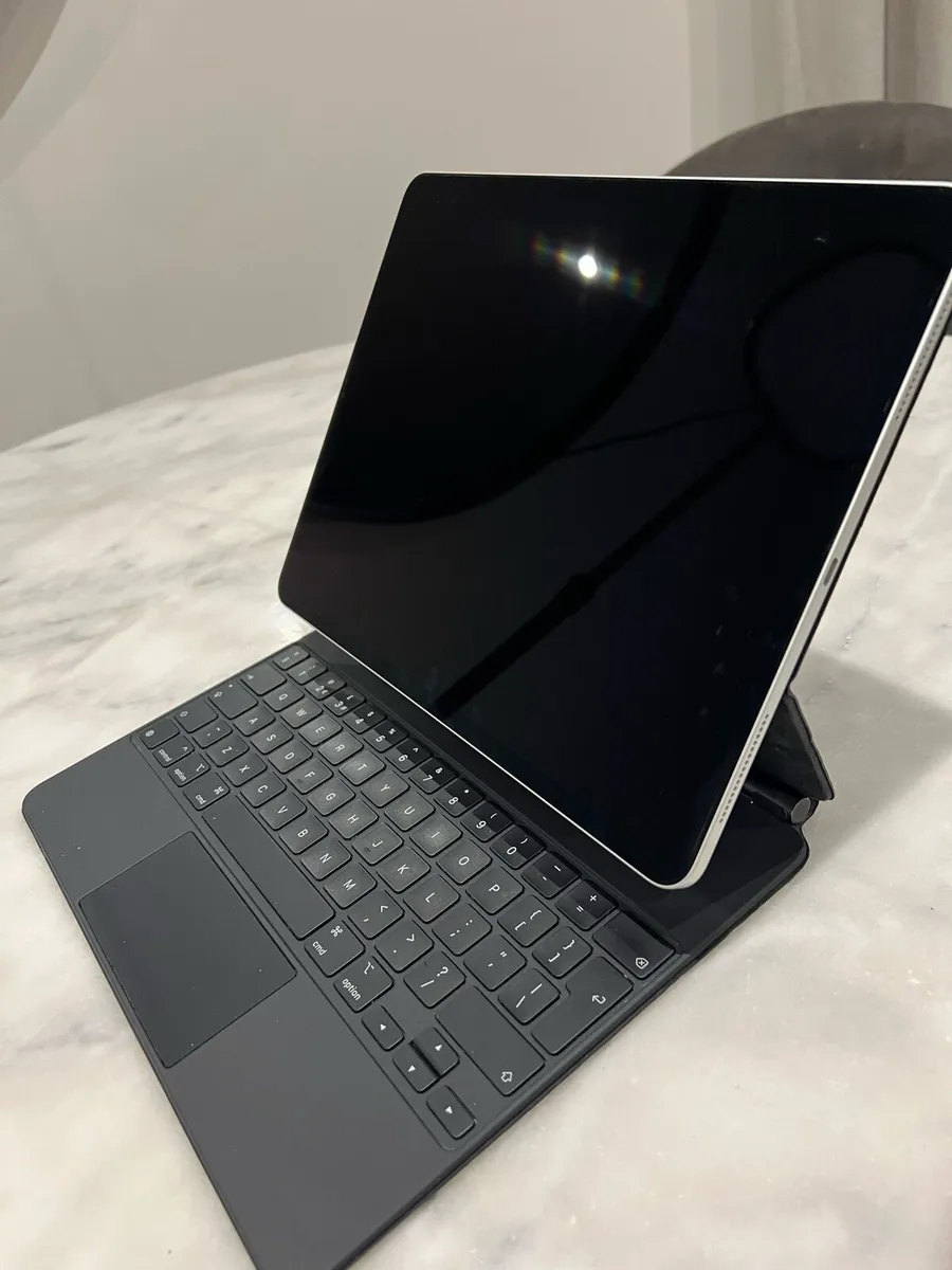 iPad Pro 12.9 Inch (4th Gen) + Magic Keyboard - Image 3