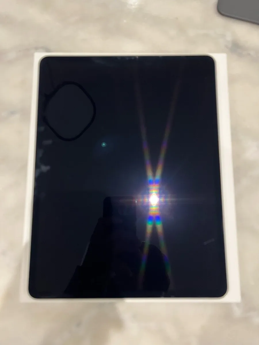 iPad Pro 12.9 Inch (4th Gen) + Magic Keyboard - Image 4