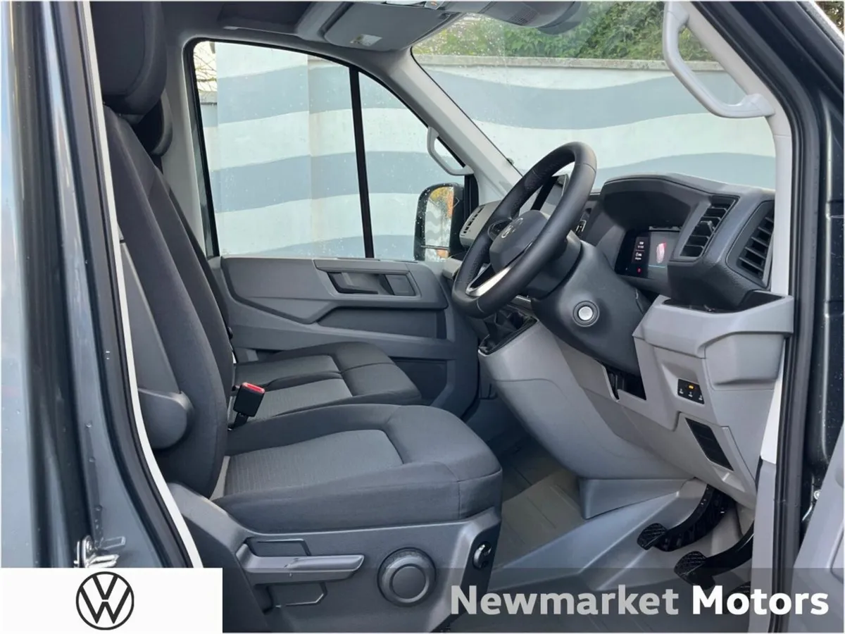 Volkswagen Crafter HIGHLINE 30 MEDIUM WHEEL BASE 2 - Image 2