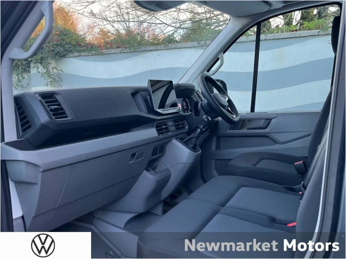 Volkswagen Crafter HIGHLINE 30 MEDIUM WHEEL BASE 2 - Image 4