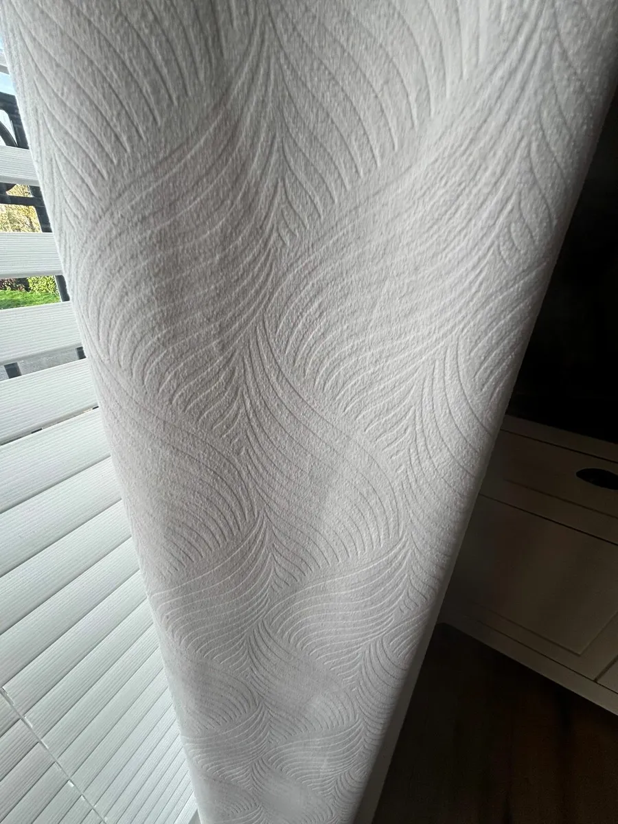 Curtains - Image 3