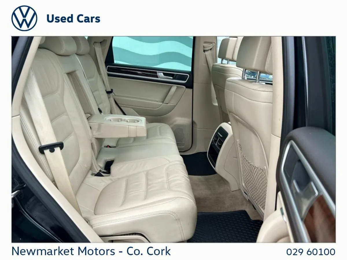 Volkswagen Touareg R-LINE 3.0TDI 262 BHP GLASS ROO - Image 3