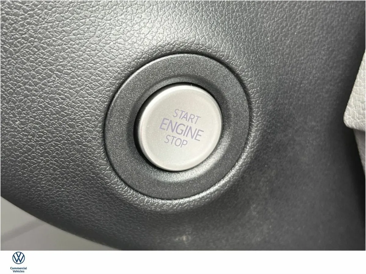 Volkswagen Crafter TRENDLINE 35 MEDIUM WHEEL BASE - Image 4