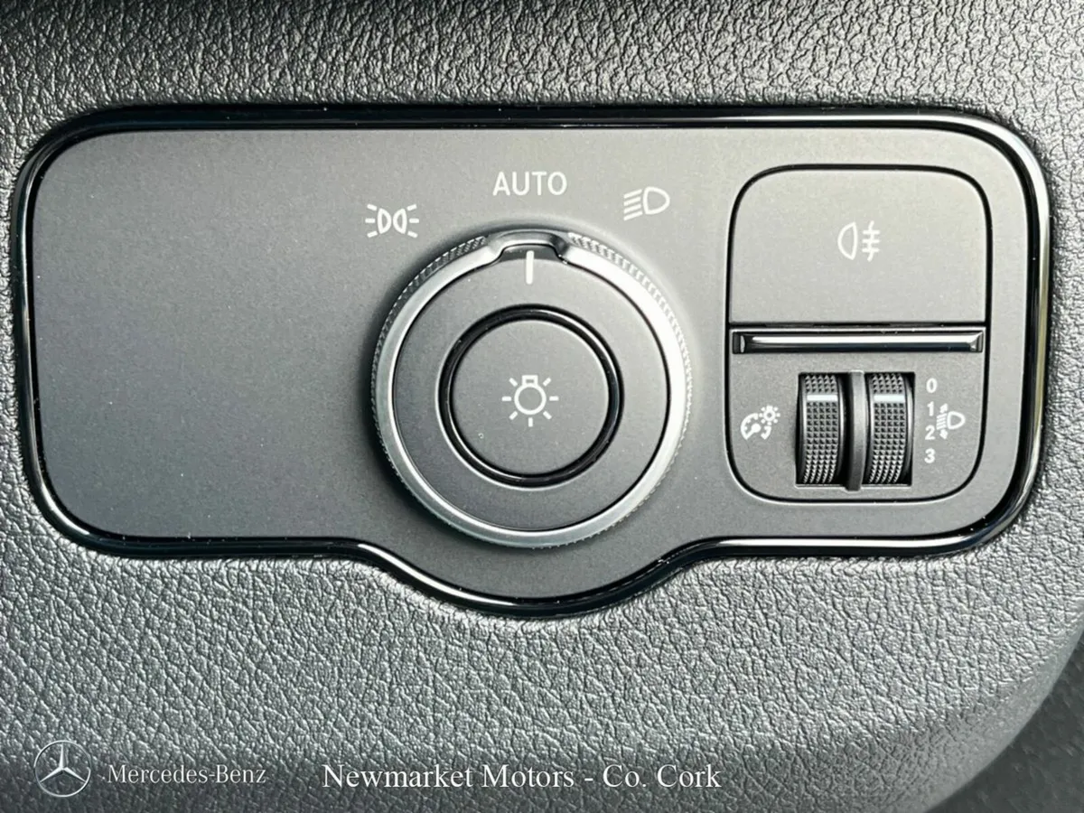 Mercedes-Benz Sprinter MEDIUM WHEEL BASE 2.0 DIESE - Image 4