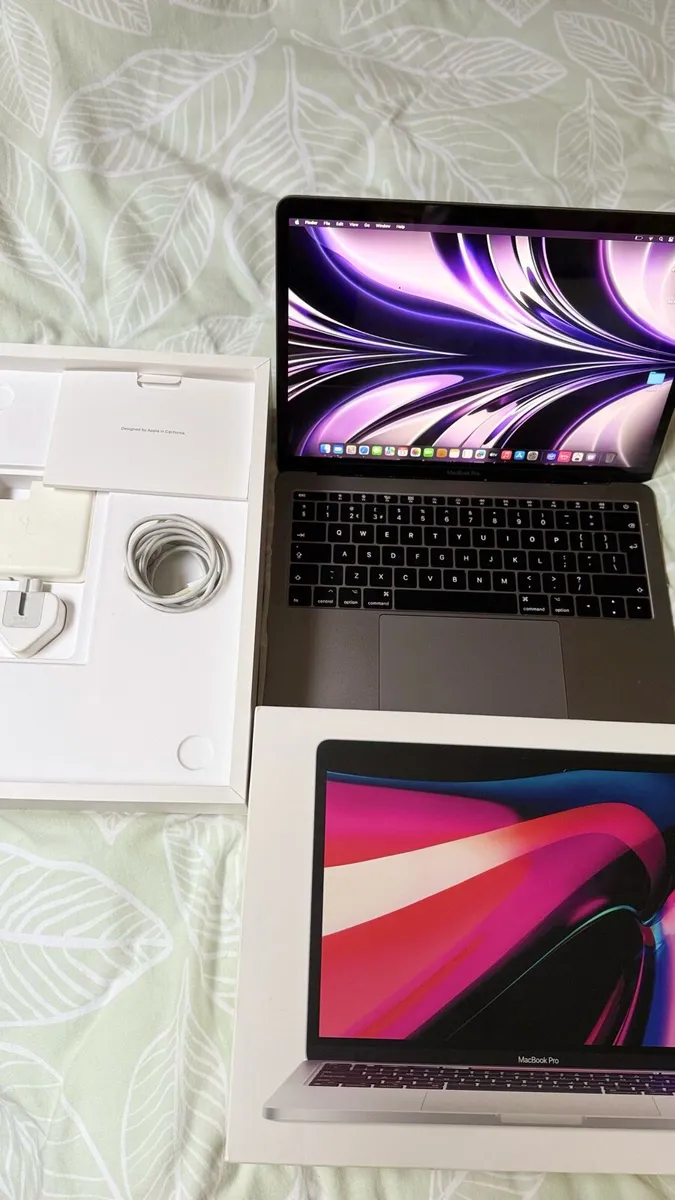 Macbook Pro 13 - Image 2