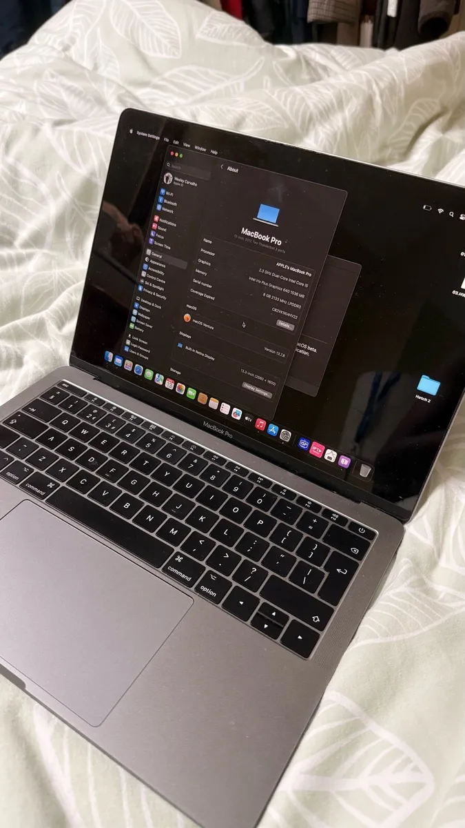 Macbook Pro 13 - Image 4