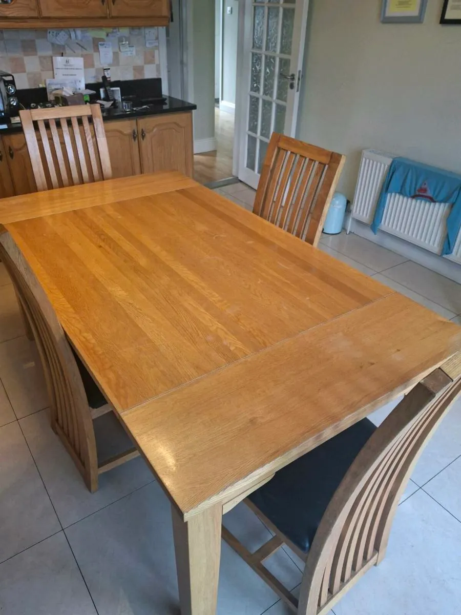 Table and chairs - Image 1